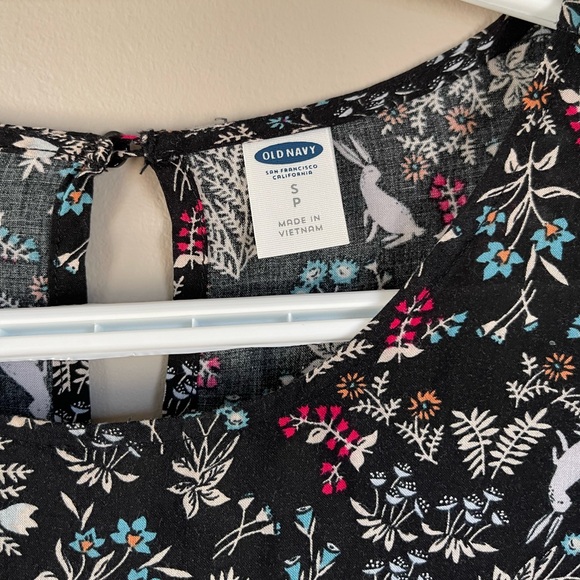 Old Navy Blouse - Picture 4 of 9